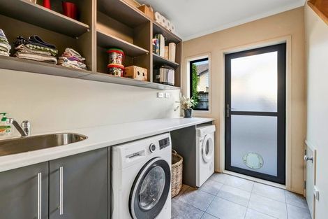 Photo of property in 13 Seagate Place, Red Beach, 0932