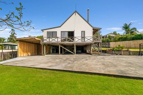 Photo of property in 38 Thorburn Avenue, Red Beach, 0932