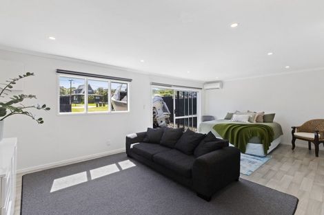 Photo of property in 10 Cottonwood Place, Kawakawa Bay, Papakura, 2585