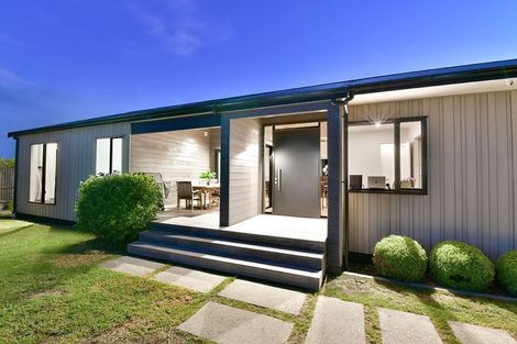 Photo of property in 240 Hillcrest Road, Wainui, 0931