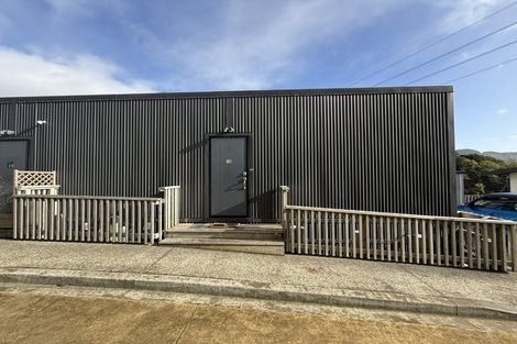 Photo of property in 10 Ara Patukawenga, Tawa, Wellington, 5028