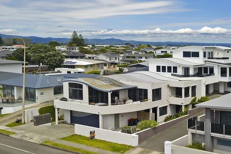 Photo of property in 203 Marine Parade, Mount Maunganui, 3116
