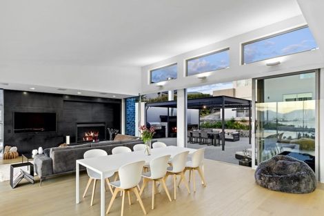Photo of property in 9 Garland Terrace, Kelvin Heights, Queenstown, 9300