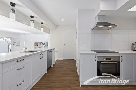 Photo of property in 2/51 Seaton Road, Murrays Bay, Auckland, 0630