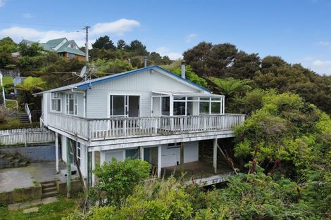 Photo of property in 32 Castle Crescent, Stokes Valley, Lower Hutt, 5019