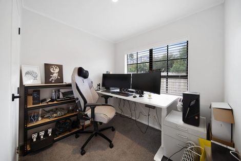 Photo of property in 6 Crestlands Place, Papakura, 2110