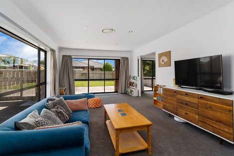 Photo of property in 7 Lambert Way, Paraparaumu, 5032