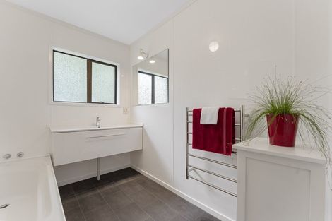 Photo of property in 13 Oswald Place, Stratford, 4332