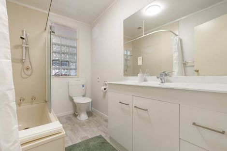 Photo of property in 19 Bellevue Road, Brookfield, Tauranga, 3110