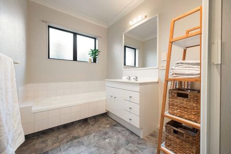 Photo of property in 2 Pascal Place, Flagstaff, Hamilton, 3210