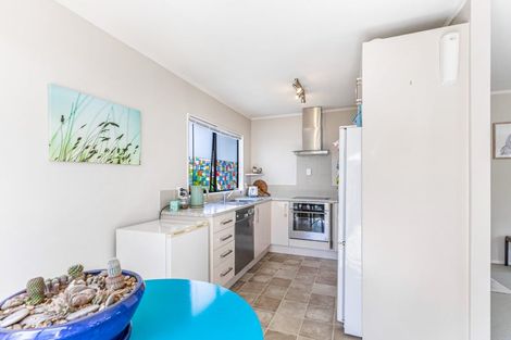 Photo of property in 1 Taipari Road, Te Atatu Peninsula, Auckland, 0610
