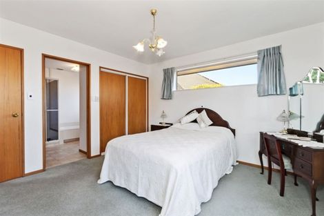 Photo of property in 64 Apsley Drive, Avonhead, Christchurch, 8042