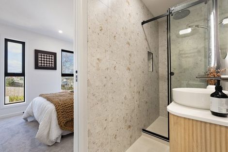 Photo of property in 69b Chivalry Road, Glenfield, Auckland, 0629