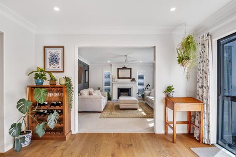 Photo of property in 3 San Ambrosio Rise, Henderson, Auckland, 0612