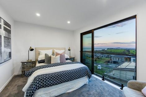 Photo of property in 218 Vaughans Road, Long Bay, Auckland, 0792