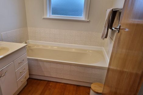 Photo of property in 7 Terrance Grove, Paparangi, Wellington, 6037