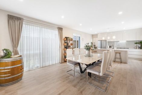 Photo of property in 10 Hedge Row, Sunnyhills, Auckland, 2010