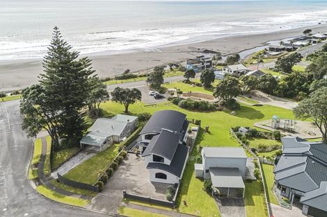 Photo of property in 1 Arden Place, Oakura, 4314