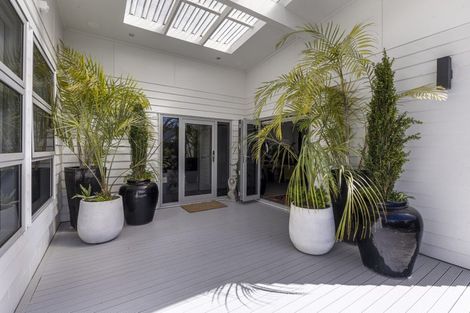 Photo of property in 298 Huatoki Street, Upper Vogeltown, New Plymouth, 4310