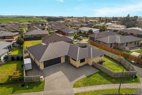Photo of property in 32 Ripple Grove, Waiuku, 2123