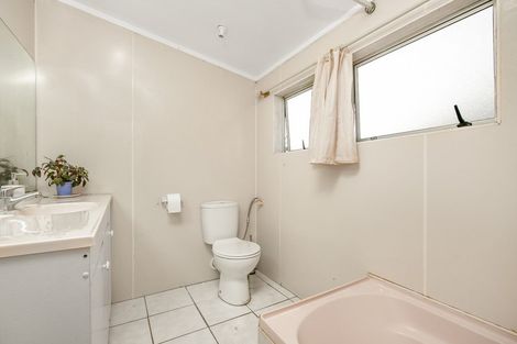 Photo of property in 541 Massey Road, Mangere, Auckland, 2022