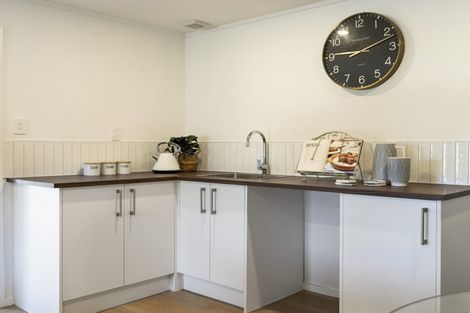 Photo of property in 5 Gallony Avenue, Massey, Auckland, 0614