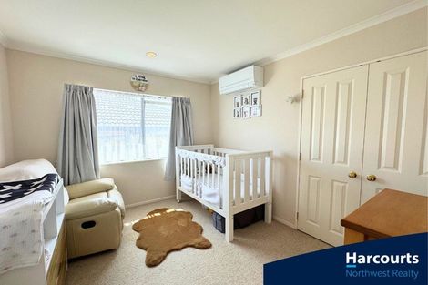 Photo of property in 20 Reybert Place, Massey, Auckland, 0614