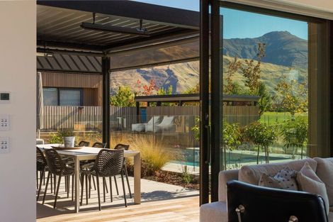 Photo of property in 14 Deans Drive, Wanaka, 9305