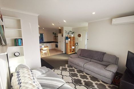 Photo of property in 35 Tonuitanga Street, Weymouth, Auckland, 2103
