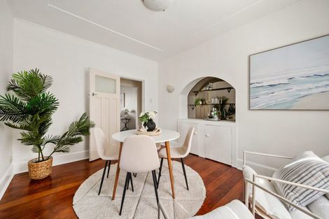 Photo of property in 162 Sutherland Road, Lyall Bay, Wellington, 6022