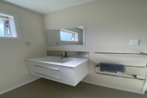 Photo of property in 17a Knightsbridge Drive, Forrest Hill, Auckland, 0620