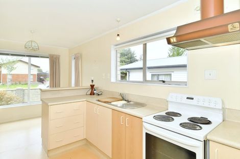 Photo of property in 31 Denniston Crescent, Redwood, Christchurch, 8051