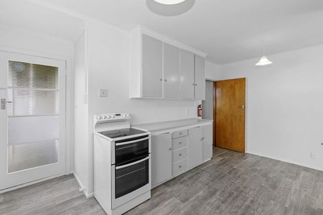 Photo of property in 87 Queens Drive, Lyall Bay, Wellington, 6022