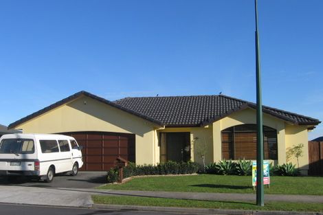 Photo of property in 13 Newbliss Crescent, East Tamaki Heights, Auckland, 2016