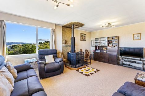 Photo of property in 25 Longcroft Terrace, Newlands, Wellington, 6037