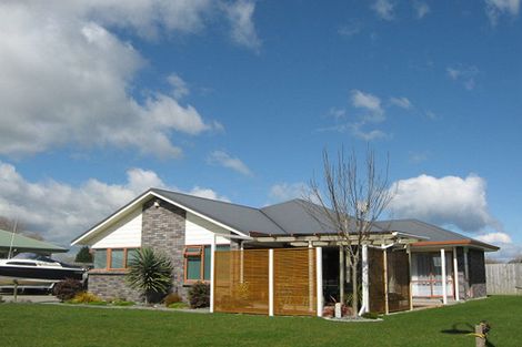 Photo of property in 22 Edgewater Grove, Whakatane, 3120