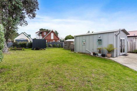 Photo of property in 221 Linton Crescent, Whangamata, 3620