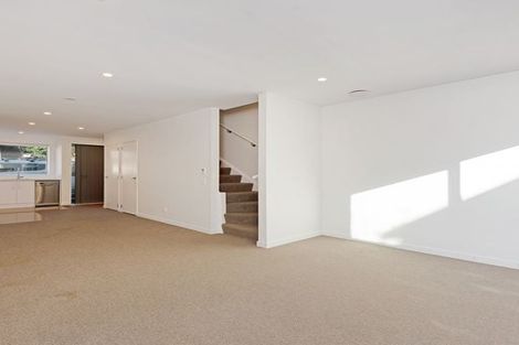 Photo of property in 24u3 Princess Terrace, Newtown, Wellington, 6021