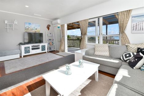 Photo of property in 4a Kathy Terrace, Stanmore Bay, Whangaparaoa, 0932