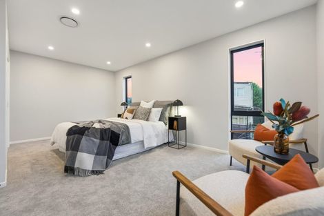 Photo of property in 8c Catalina Crescent, Forrest Hill, Auckland, 0620