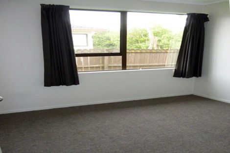 Photo of property in 2/30 Karepo Crescent, Ranui, Auckland, 0612