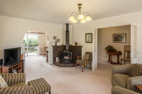 Photo of property in 60 Rewarewa Crescent, Waikanae, 5036