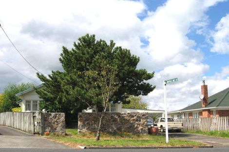 Photo of property in 2/98 Astley Avenue, New Lynn, Auckland, 0600