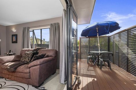 Photo of property in 8 Owl Court, Unsworth Heights, Auckland, 0632