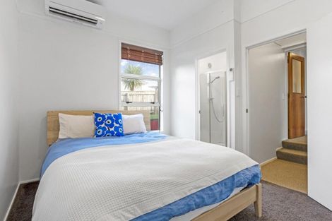 Photo of property in 1 Goldie Place, Waikanae Beach, Waikanae, 5036