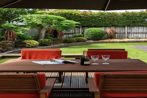 Photo of property in 7 Magilligan Close, East Tamaki Heights, Auckland, 2016