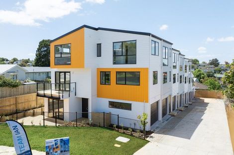 Photo of property in 11 Kayle Glen, West Harbour, Auckland, 0618