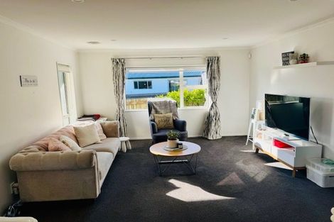 Photo of property in 8 Antigua Way, Grenada Village, Wellington, 6037