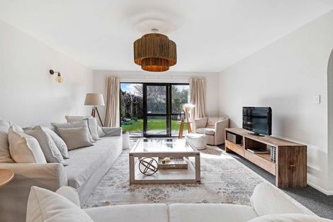 Photo of property in 8 Dulcie Place, Harewood, Christchurch, 8051