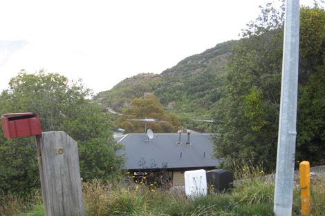 Photo of property in Arno Apartment, 13/8 Mckerrow Place, Sunshine Bay, Queenstown, 9300